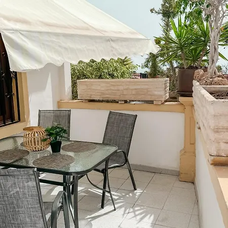 Apartment Seaescape With Ocean, King Size Bed, Wifi, Smart Tv, Free Parking 2 Pools Access